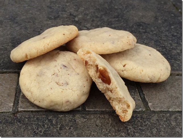 Chewy-Pecan-Cheesecake-Cookies_thumb[3]